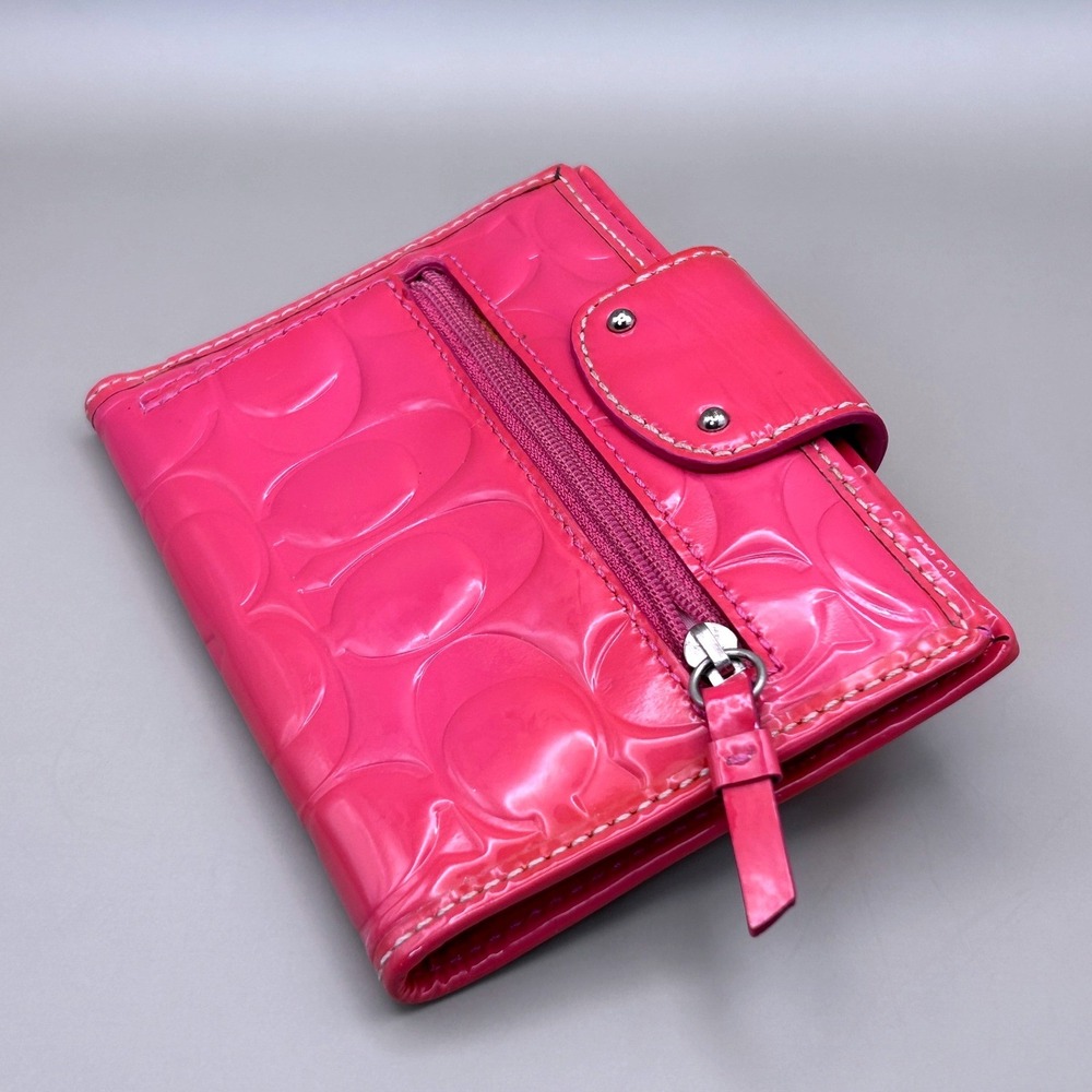 Coach Y2K Pink Patent Leather Signature C Embossed Silver Turnlock Medium Wallet - Picture 3 of 14